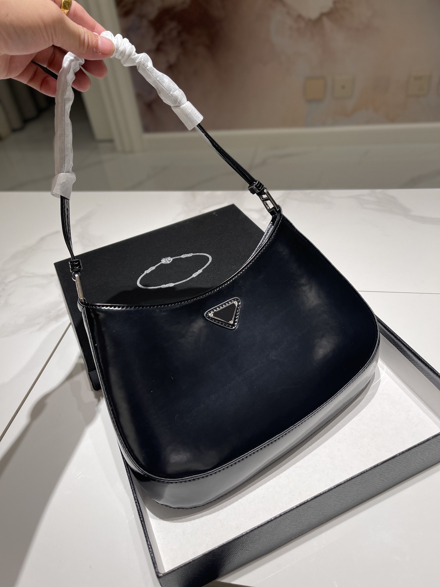 YY CLEO female designer luxury shoulder bag Highs quality leather Classic brand armpit purse 28cm Fashion lady 2022 purse Multi color wholesale