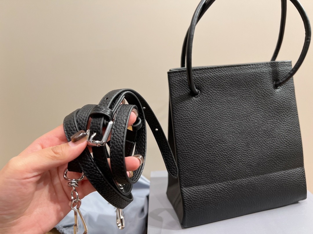 

2022 Women's First Choice Black Classic Tote Bag Can Afford Fashion Bag