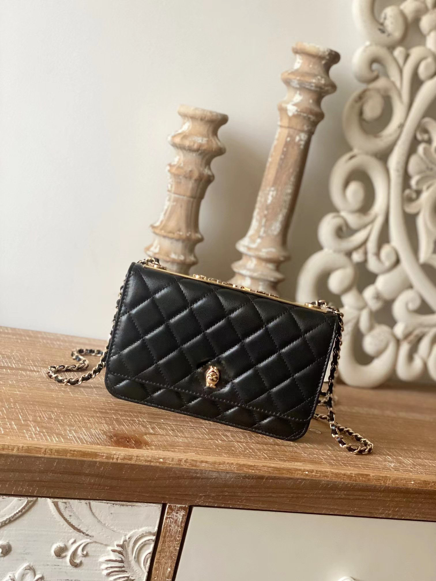 

5A Quality Luxury Brand Designer Bags Women Fashion Handbag Chain Clamshell Purse Crossbody Bag Metal logo Single Shoulder Bag, White