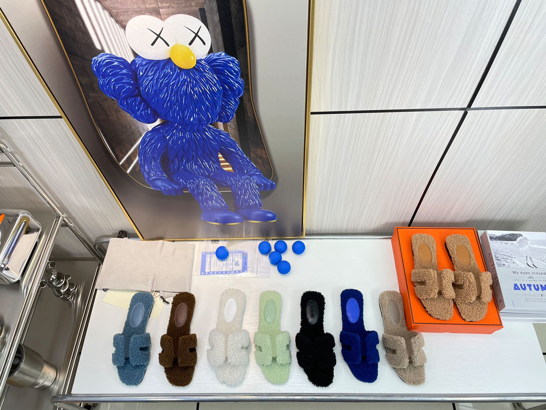 

2022 Oran Sandals Cutout Leather Outdoor Fur Slides Designer Women Sandal Signature Letter Bold Comfortable Style Teddy Slippers Flip Through Dyed Nubuck Shoes, Color 2