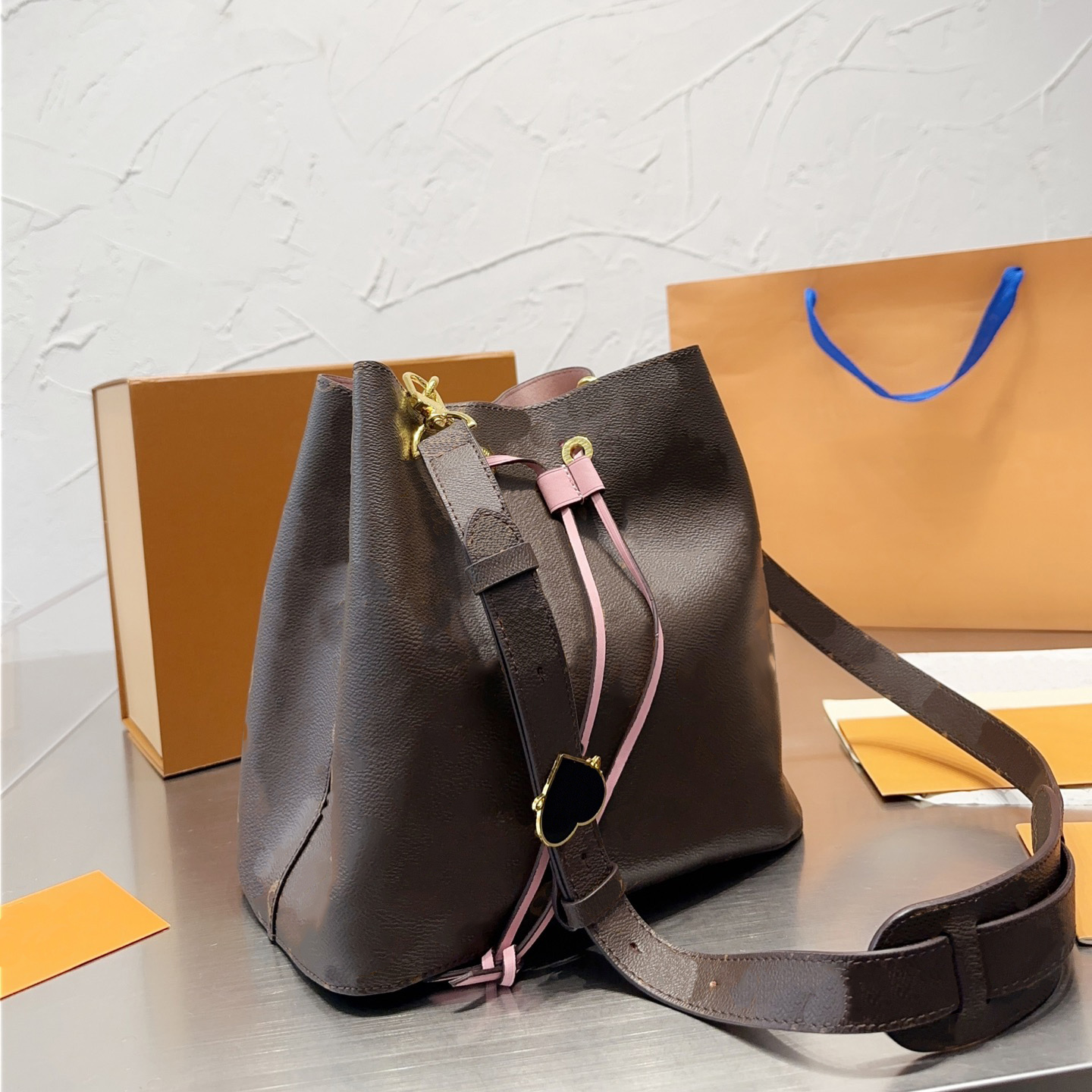 

Classic Bags Top Luxury Handbags Famous Designer Shoulder-Bags Cross Body Bucket Lady Fashion Crossbody Bag Champagne Design Pocket 20cm, Freight