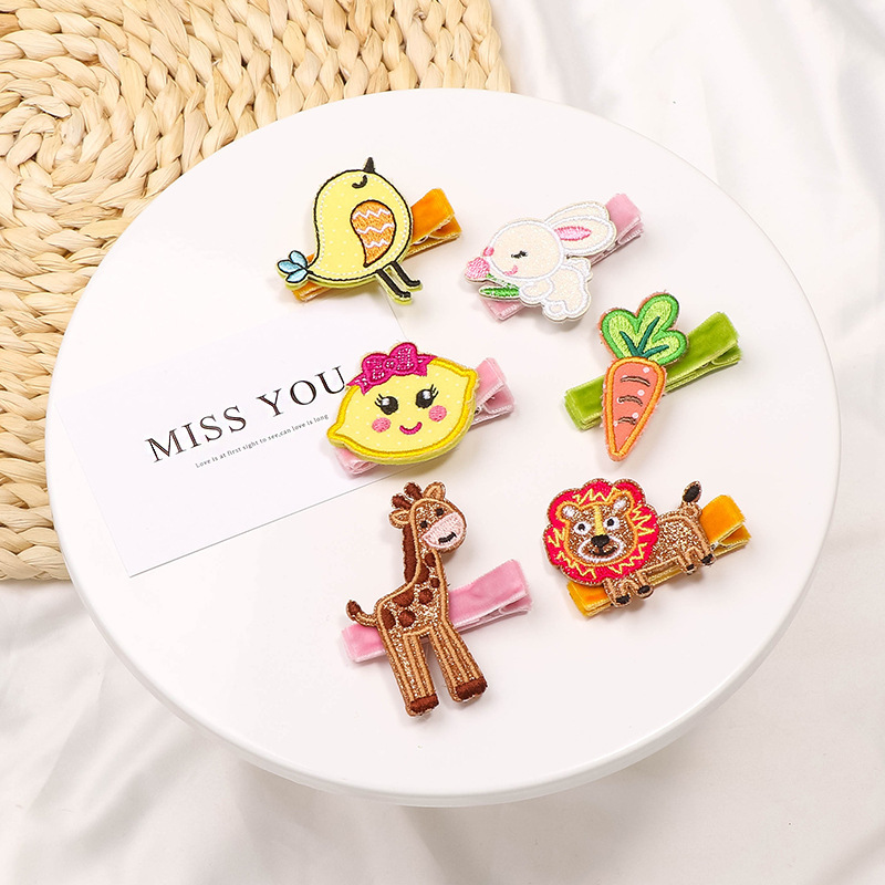 

Spring and summer Girls Cartoon Hairpins Felt Embroidery Friut Animals Design Cute Kids Headwear Whole Embroidery Hair Clips