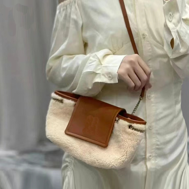 

Chain Tote Bag Lamb Wool Shoulder Bags Crossbody Women Designer Envelope Puffer Quilted Handbag Flap Meenger Loulou Cloud Bag Leather Clutch Totes Wallet, Contact me