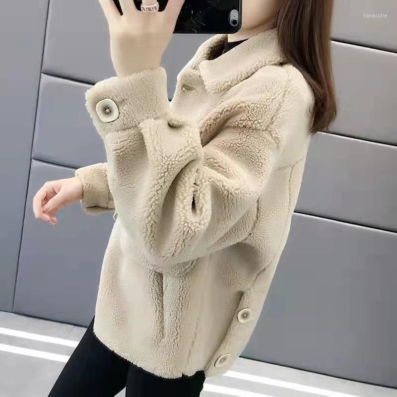 

Women's Fur 2022 Winter Imitation Shearing Fake Plus Velvet Loose And Versatile Lamb One Short Coat, White
