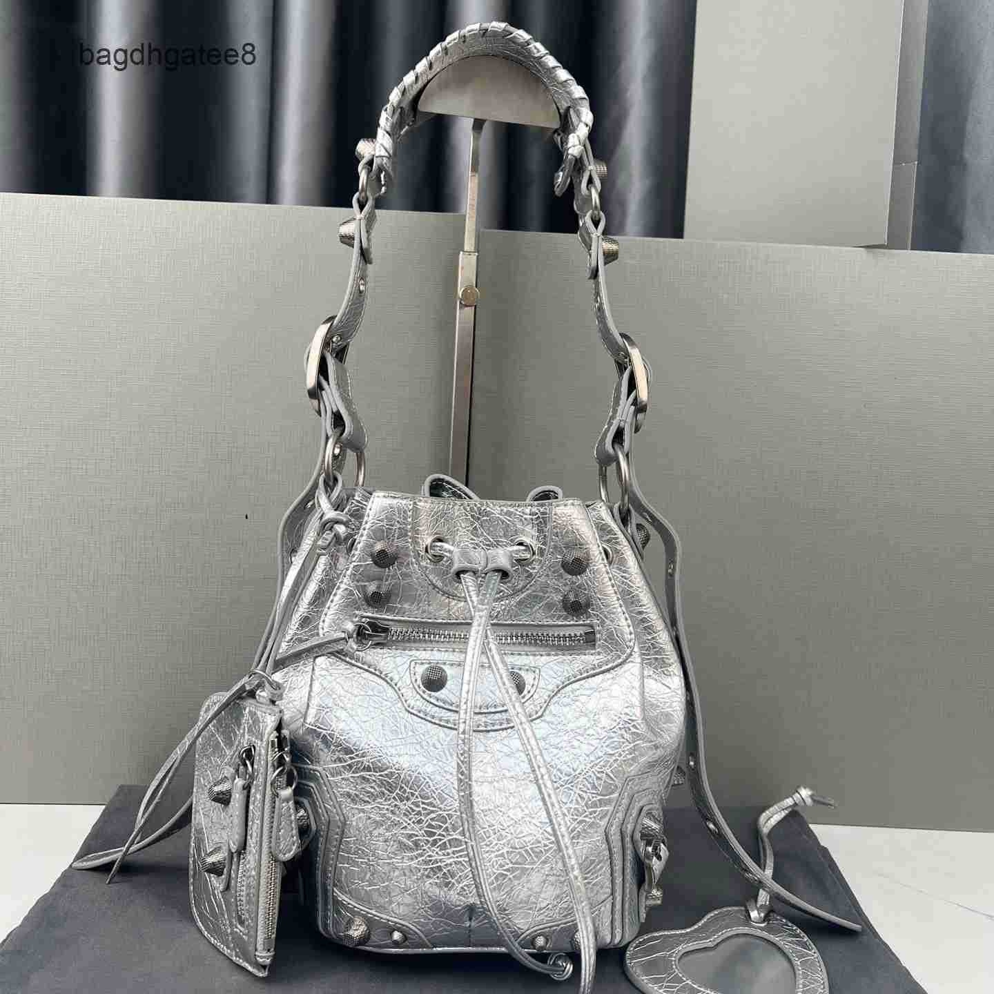 

2023 Bag Cagoles Bags Le Cagole Balencaigass Motorcycle Bucket Family b Punk Style Rivet Three in One Underarm Female, Black