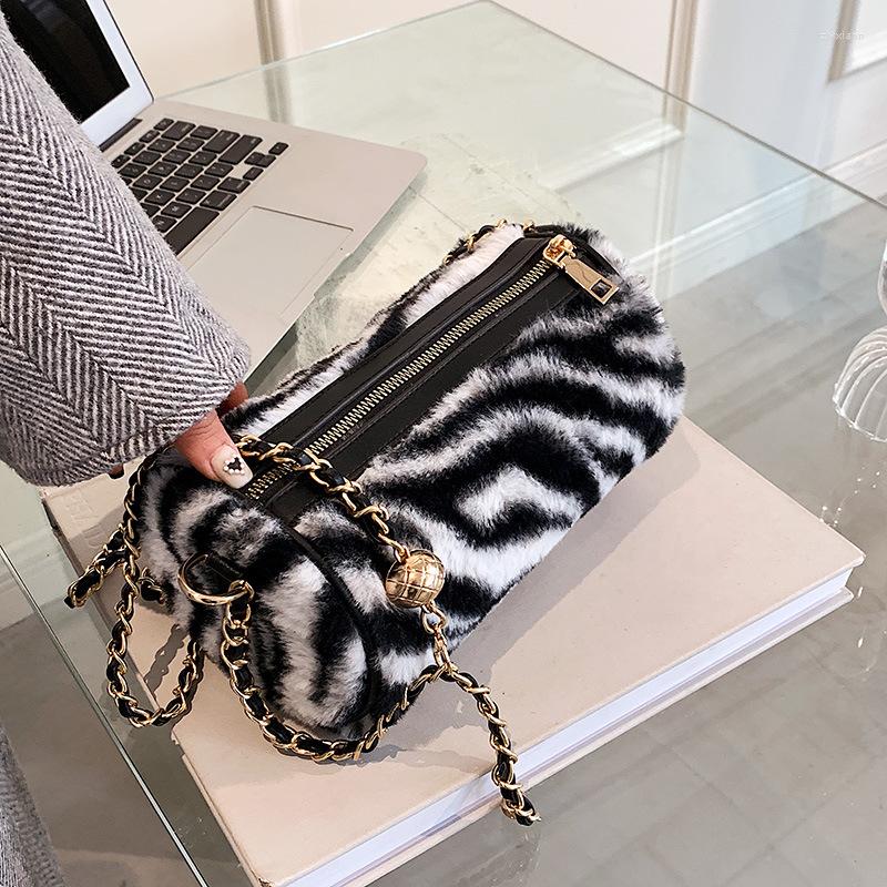 

Evening Bags Color Contrast Plush Floret Trend Chain Cylinder Women's Bag 2022 Fashion Personality Black White Shoulder Crossbody