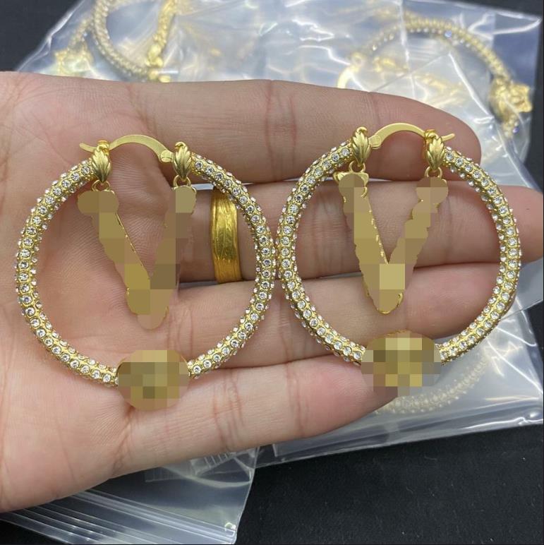 

Fashion new designed earring Stud love heart V Letters pendants Banshee Medusa head portrait 18K gold plated women Earring ladies Designer Jewelry Vo670