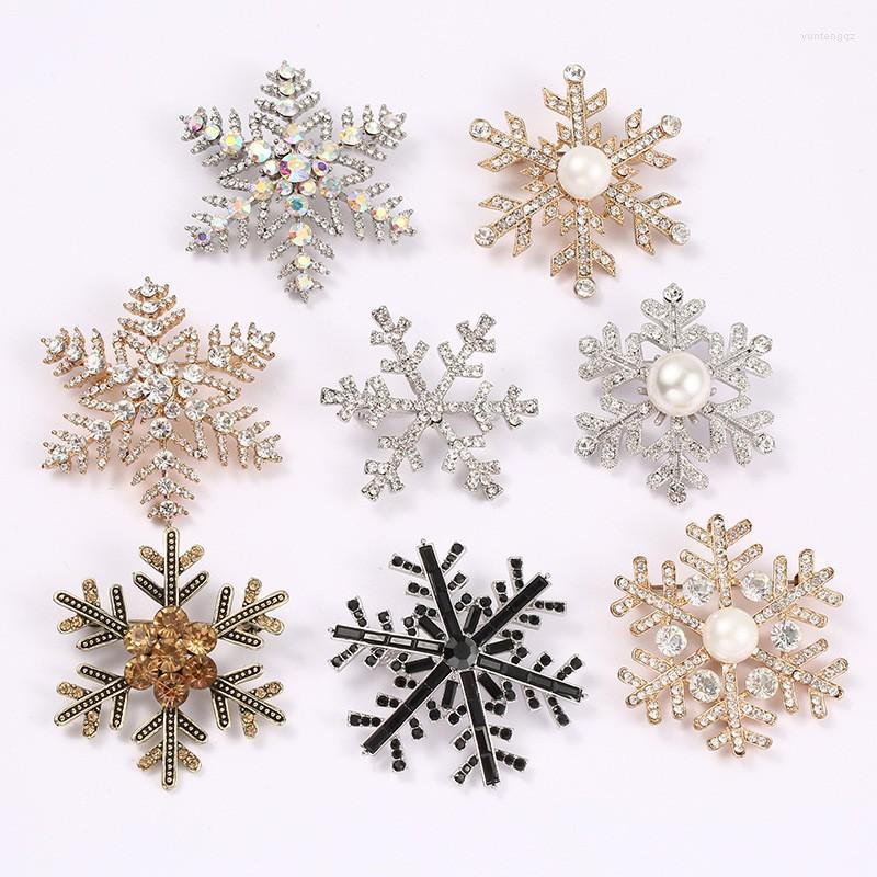 

Jewelry Pouches 3pcs Arrival Snowflake Brooch Silver Crystal Brooches Rhinestone White Alloy For Women Christmas Gifts Accessories