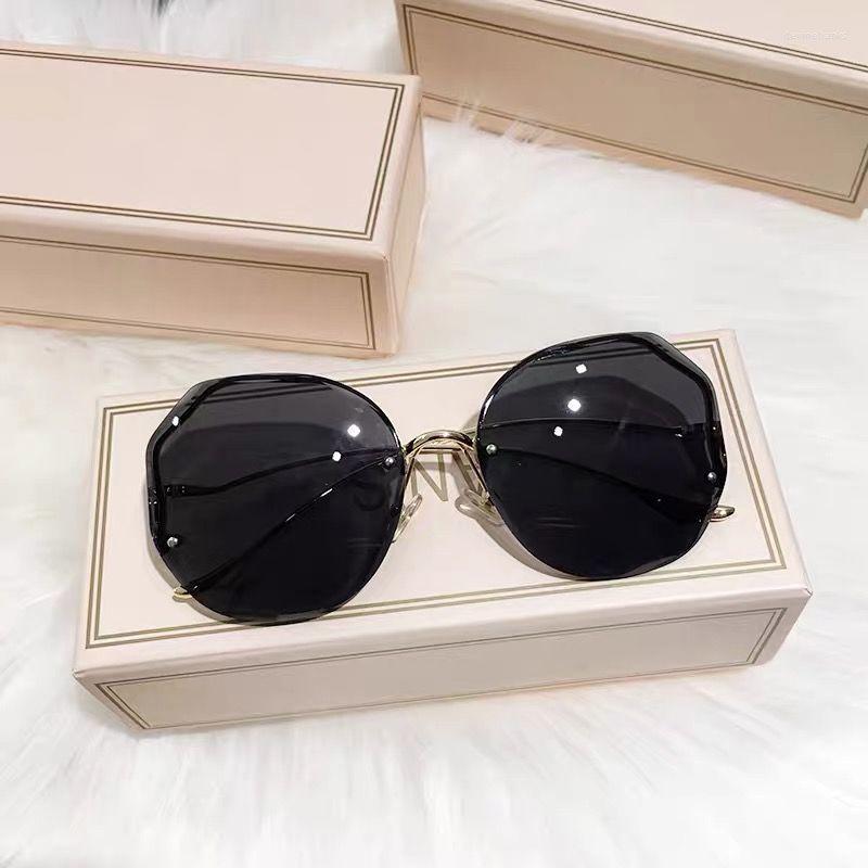 

Sunglasses Frames 1Piece Fashion Tea Gradient Women Ocean Water Cut Trimmed Lens Metal Curved Temples Sun Glasses Female Uv400