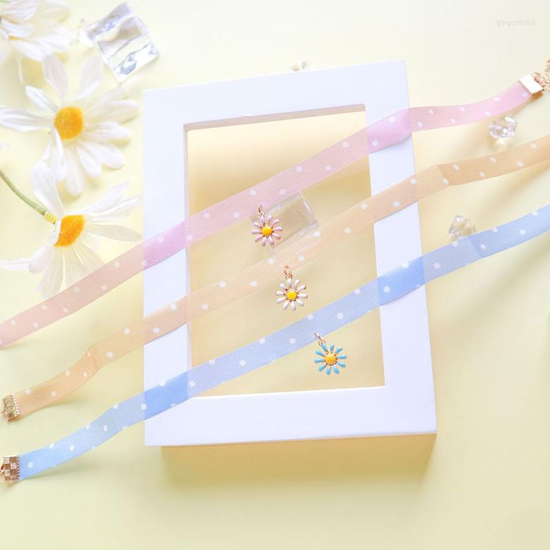 

Choker Sweet Daisy Flower Pendant Dot Print Necklace For Women Girls Fashion Neck Jewelry Short Clavicle Collares Gifts FS19