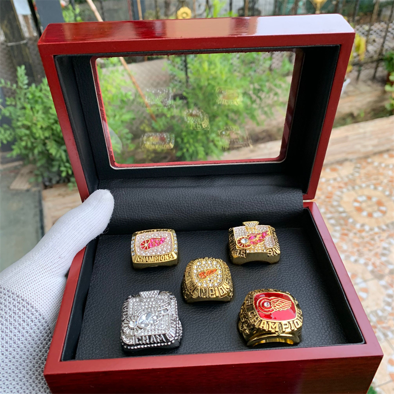 Ensemble de bague de championnat de 5pcs avec fan de boîte en bois cadeau 18 km plaqué en gros pour hommes