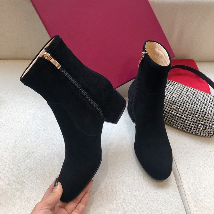 

Designer Boots Luxury Brand Genuine Leather Martin BOOTS Ankle Booties Woman Short BOOT Sneakers Trainers Slipper Sandals by topshoe99 070, # box