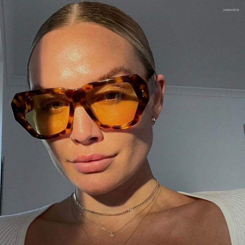 

Sunglasses Designer Butterfly Women Sun Glasses For Female Fashion Vintage Oversized Rivet Big Frame Travel Eyewear