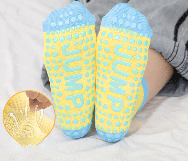 

Children's trampoline socks PVC glue dispensing anti skid indoor parent child male and female sports yoga, Smiley powder s (children)