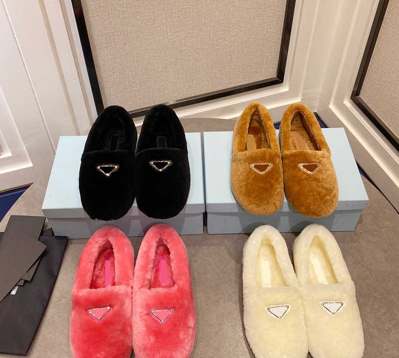 

Slippers P's triangular standard slippers flat bottom Lefu keep warm and wear pea woolen shoes for women in winter, Black