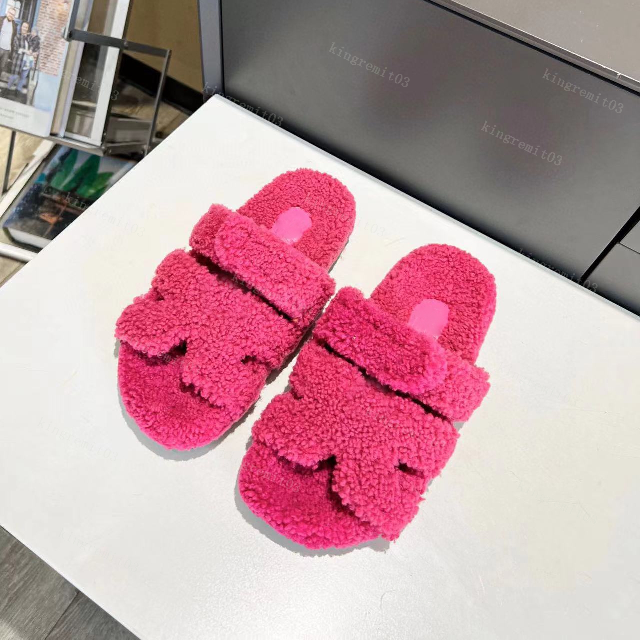 

Chypre Sandals Women Lamb Wool Slippers Home Outdoor Slipper Soft Furry Sandal Warm Flat Slides Sandals Fur Fluffy Shoes Pink Black White 35-41