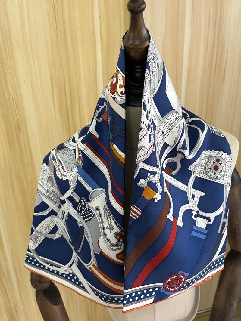 

Scarves 2022 Arrival Fashion Elegant Brand Blue Chain Silk Scarf 90 Cm Square Shawl Twill Wrap For Women Lady Girl