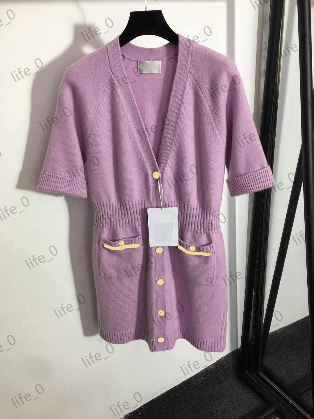 

Women Designer Casual Dresses Brand Single button waist half sleeve Dresses V-neck pockets Dress Elegant Temperament Womens Designer Clothing 1970