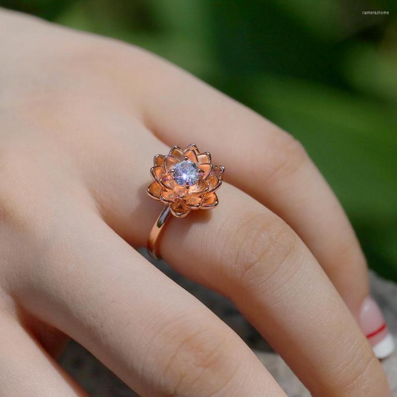 

Wedding Rings Korean Style Flower For Women Fashion Rose Gold White Zircon Ring Band Engagement Party Jewelry Birthday Gifts
