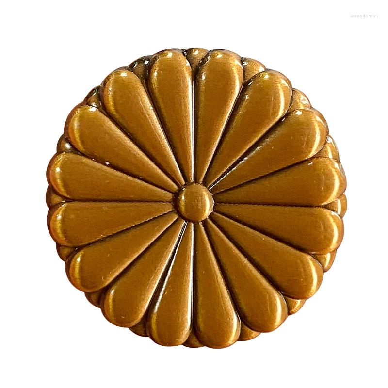 

Brooches Japan National Emblem Golden Imperial Pin Brooch Sixteen Petals Chrysanthemum Japanese Family Crest Badge