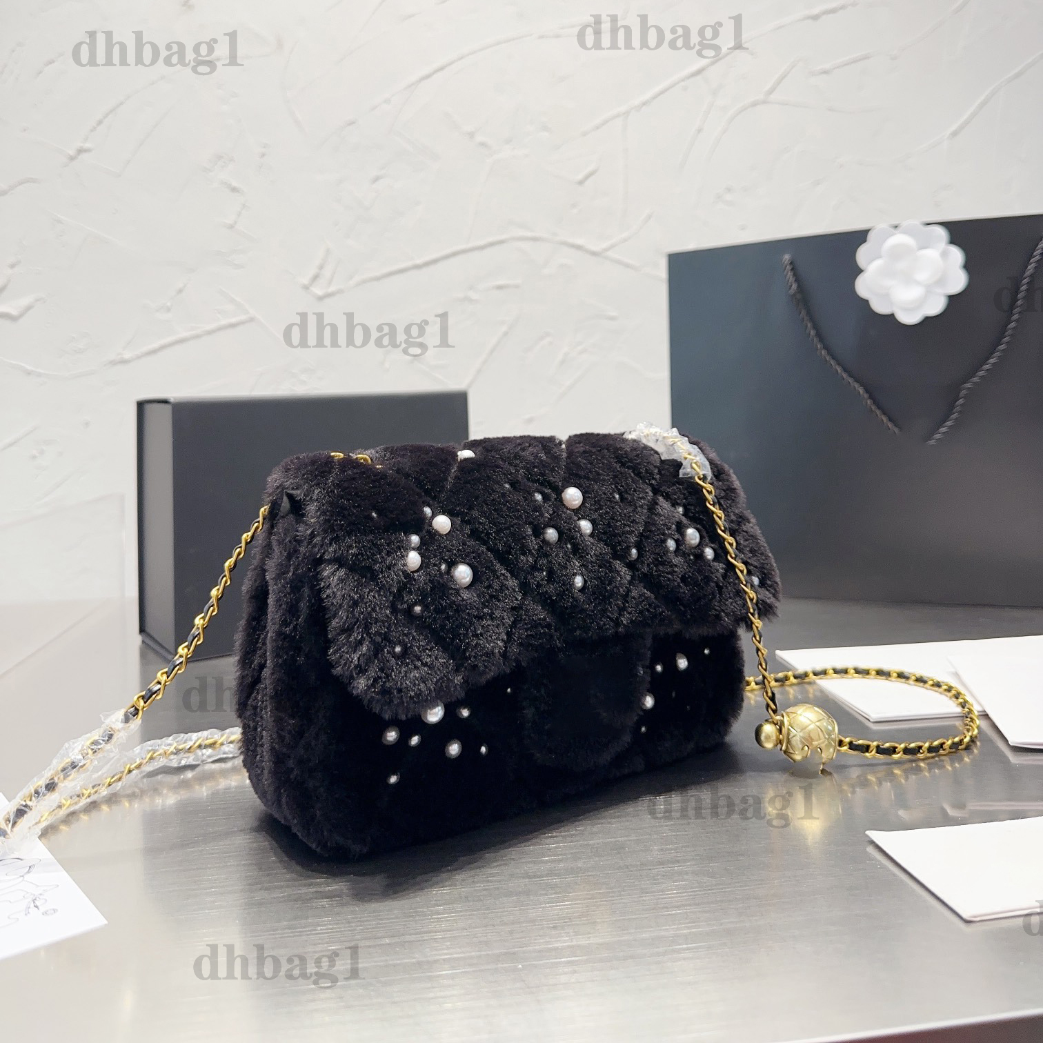 

2022 Autumn Winter Plush Pearl Flap Bag Adjustable Metal Leather Chain Black Classical Luxury Womens Crossbody Shoulder Designer Gold-Tone Metal Ball Handbags 23CM
