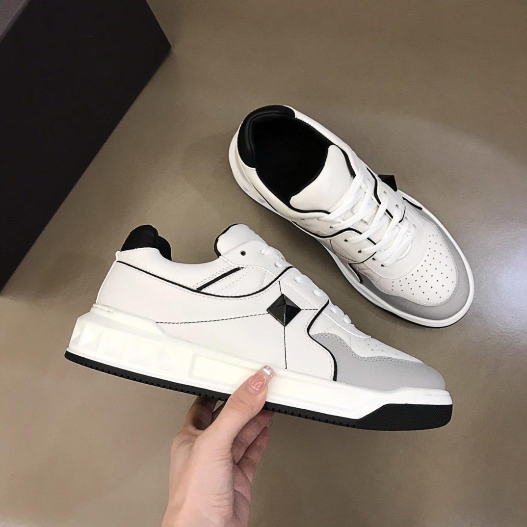 

Shoes Top quality AMORE ONE STUD Men designer calfskin sneakers luxury Arrival Trainer Fashion Sports wi Valentinoes Valentinoity idj, As picture 1