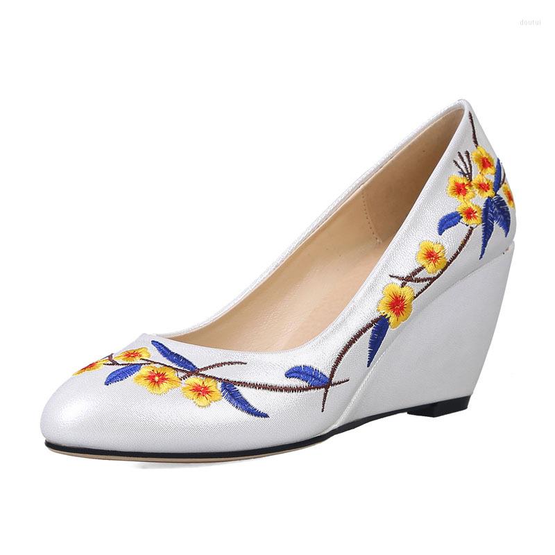 

Dress Shoes Women Slip-on Wedges High Heels Ethnic Printing Flower Pumps Female Wedding Shallow Pionted Toe Fashion, Picture shown