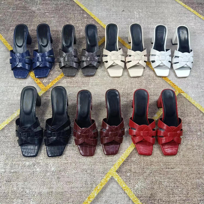 

Designer Slippers Lacquered Leather Interwoven with Butterfly Embossed Crocodile Pattern Fashion Soft Flat Shoes Sandals Women High Heels