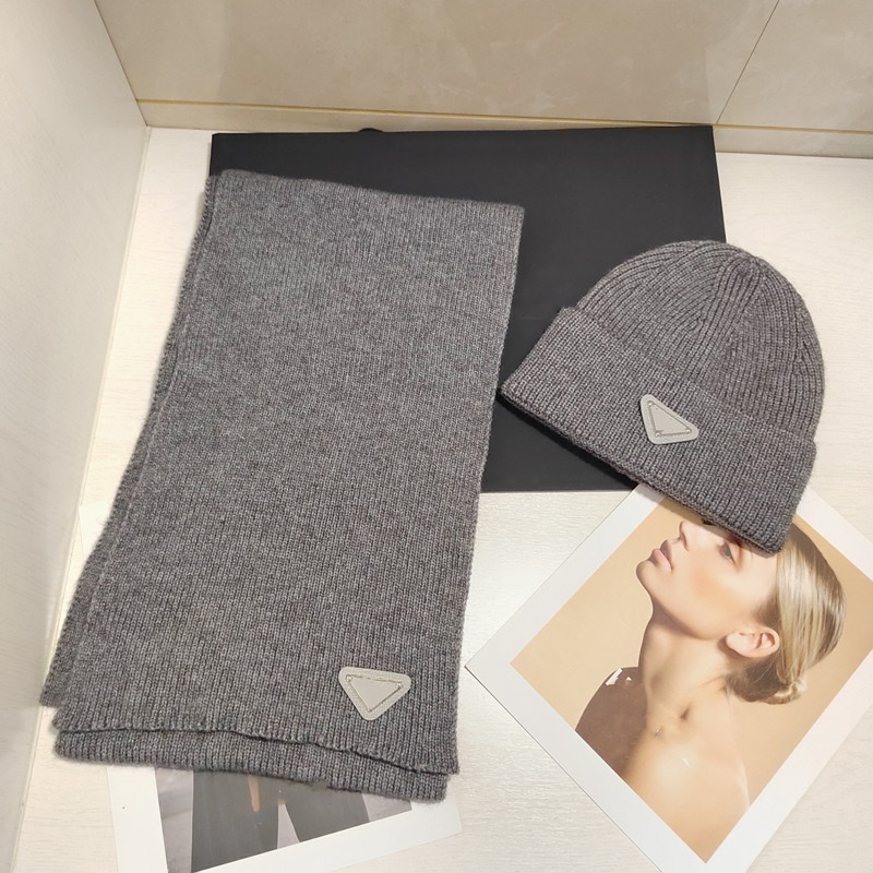 

With BOX 2022 P-Letter Beanies Hats Wool Winter Scarves Hats Sets Luxury Triangle Women Men Scarf Fashion Accessories Hat 9Colors