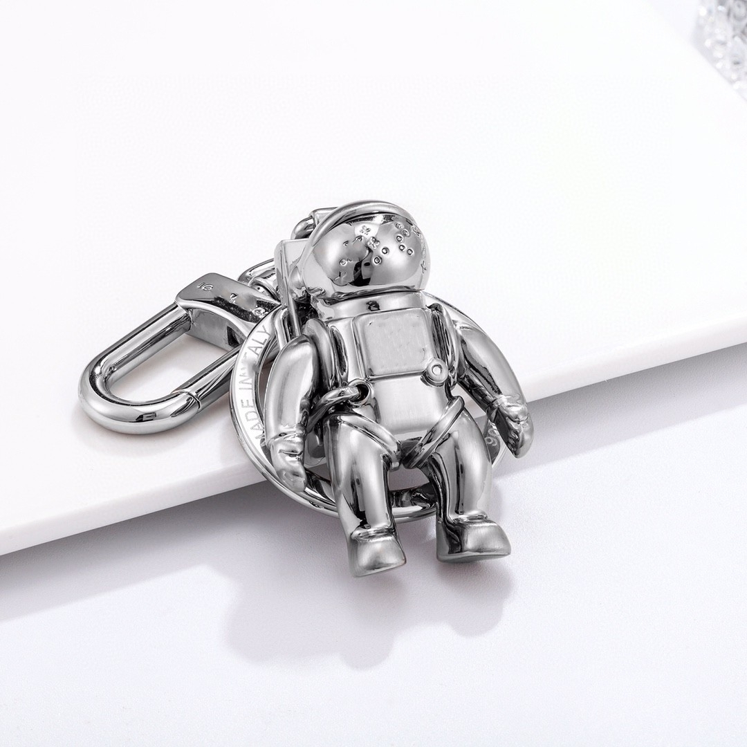 

New Fashion LU Astronaut Space Robot Astronaut Keychain Key Ring Creative and Exquisite Car Pendant Couples Gift for Boyfriend