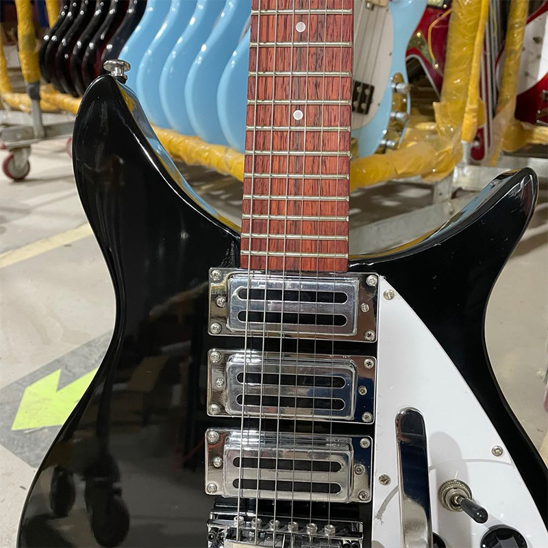 

Rickenback 325 version guitar 34 inch chrome hardware 3pickups