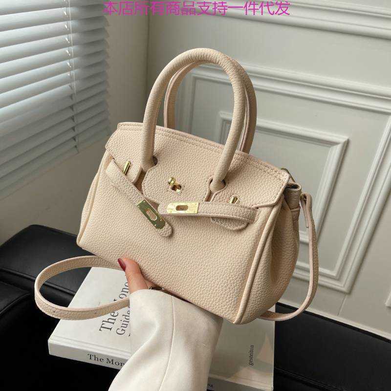 

Evening Luxury Herme Bags Fashion Handbags Birkins New women 2022 One Shoulder Crossbody Handheld Commuter Tote, Black