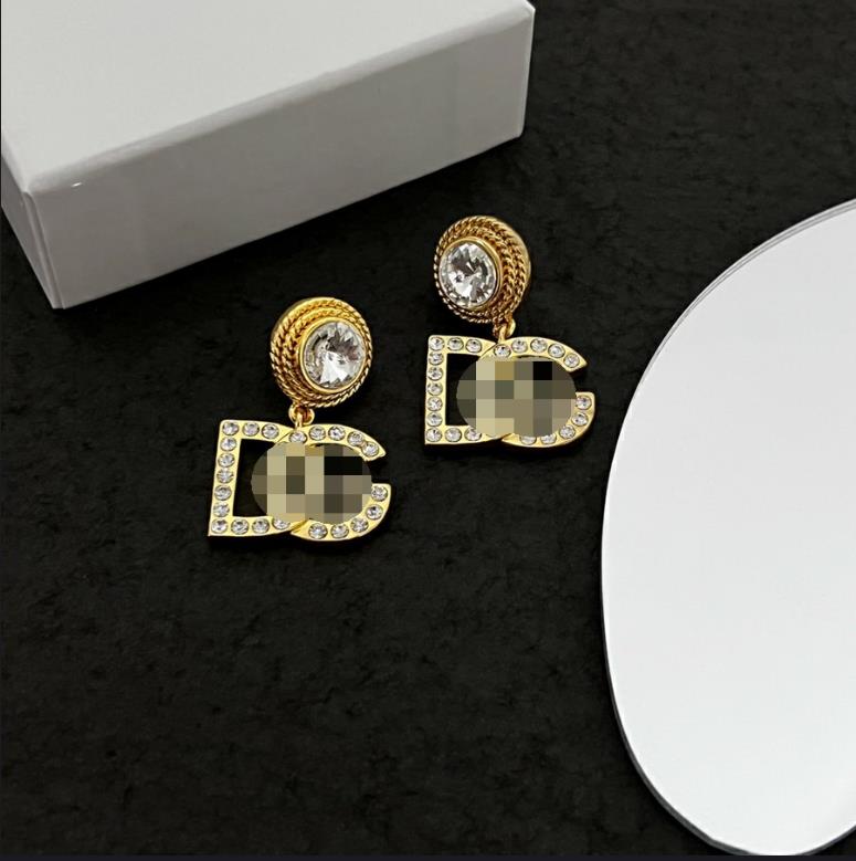 

New designed earring Stud GD Letters Pearls pendants Copper 18K gold plated Anti allergy women's Earring ladies Designer Jewelry E08