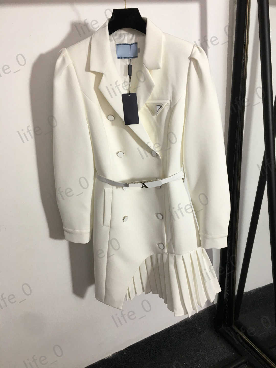 

Designer Fake Two-piece Womens Dress Lapel Double-breasted Lace-up Blazer Tops Stitching Same Color Pleated Skirt Fashion Brand Women Clothing 2 Colors 1970