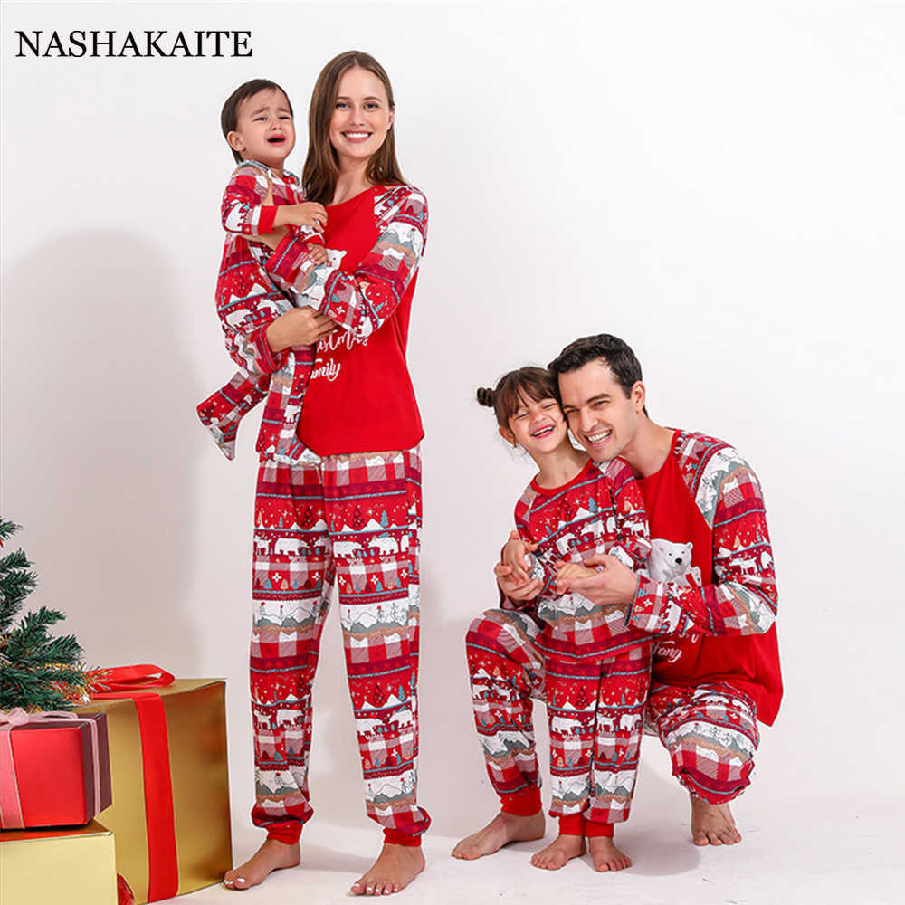 

Family Matching Outfits Christmas Family Matching Pajamas Set Mother Father Kids Bear Print Clothes Baby Rompers Red Check Family Look pajamas Xmas Gift T221108
