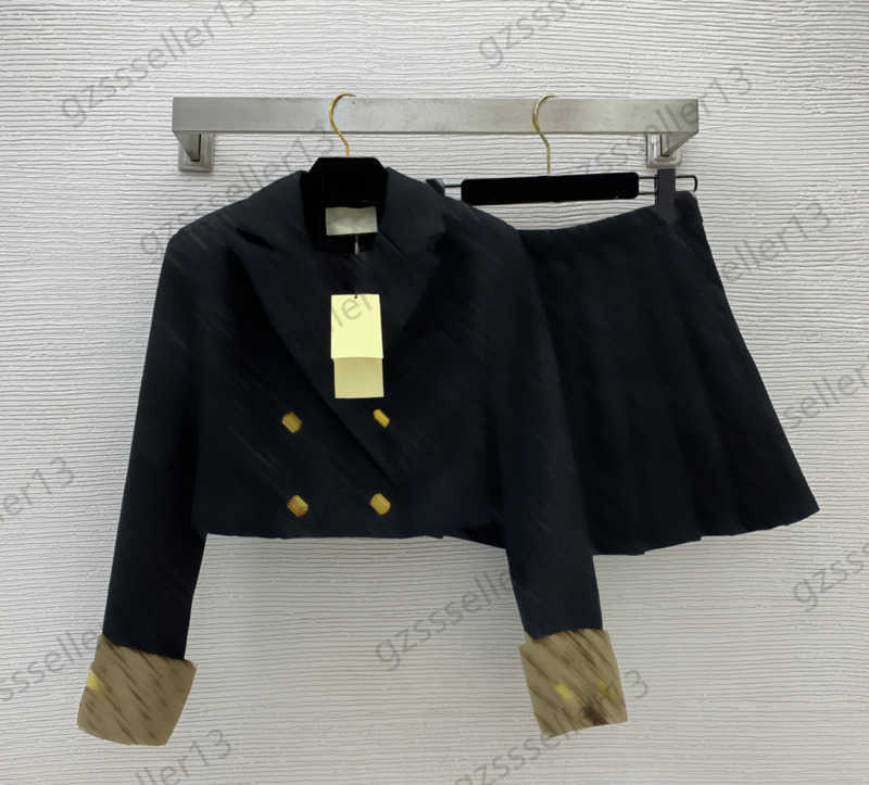 

Womens Two Piece Dress Double G Letter Jacquard Lapel Double Button Design Short Jacket High Waist Slimming Pleats Skirts Temperament Reduction Of Age Suit 1970