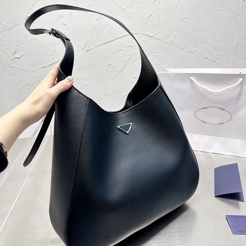 

Designer Women Hobo Tote Bag Famous Brand Handbags Nappa Leather Underarm Shoulder Bags Purse Lady Black Large Capacity Luxurys Designers Shopping Handbag 33cm