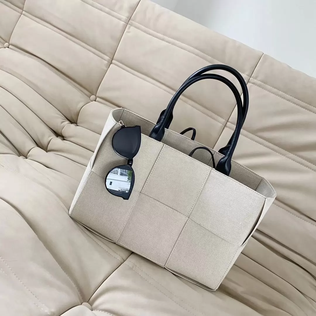 

Designer Wide Woven Canvas HBP Minimalism One Shoulder Portable Tote Bag Leisure women's Shopping handbag Same Style Large Capacity, White