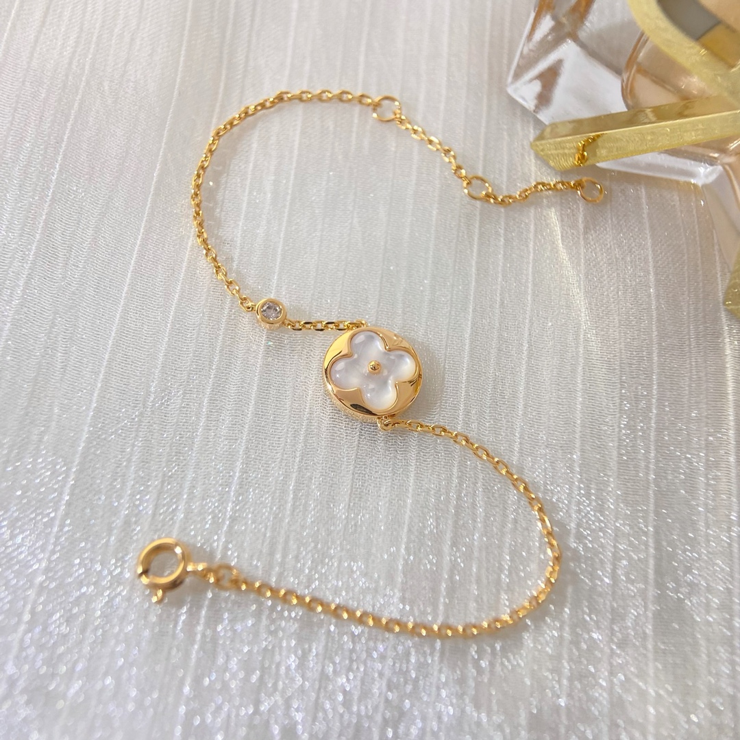 

Designer bracelet turquoise chains flower pattern delicate inlaid diamond classic Jane luxury ladies festival anniversary gift is not allergic