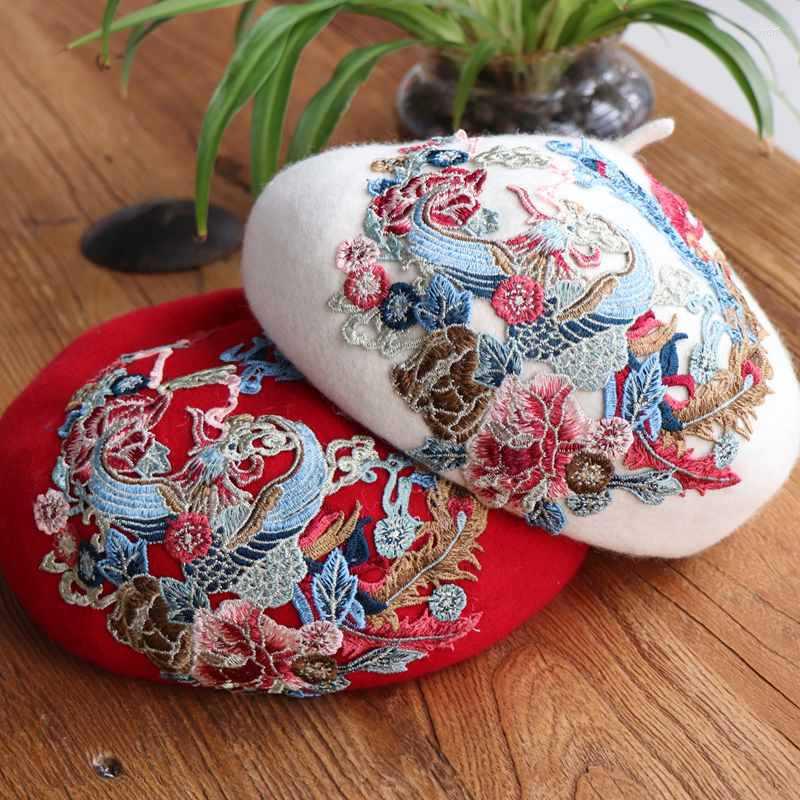 

Berets Wool Female Beret Embroidery Flower Winter Bud Qiu Dong Folk Painter Hat Tide Restoring Ancient Ways Of Literature And Art, White