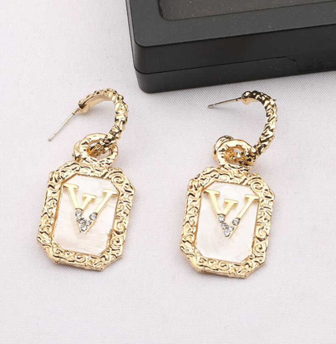

Classic crystal earrings stud female letter elegant temperament simple charm female wedding jewelry accessories