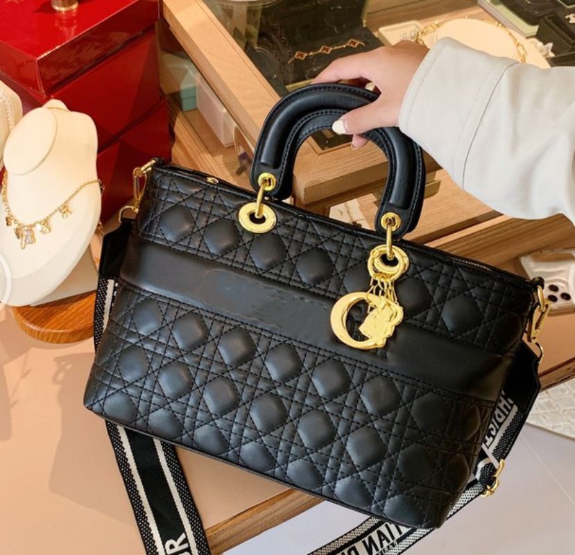 

Luxurys Designer Tote Bag Armpit Lady Large Capacity Bags Women's Messenger Handbag Versatile One Shoulder Portable Rhombic Lattice Purse Dicky0750, Black