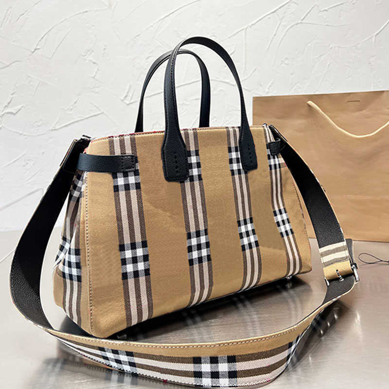 

Designer Luxury Burbrerity Bags For Women High Quality Brown Crossbody Handbags Vintage Burbrery Leather Wallet Paris Plaid The Totes Bag Fashion Purses 6G64, Brown-34x23cm