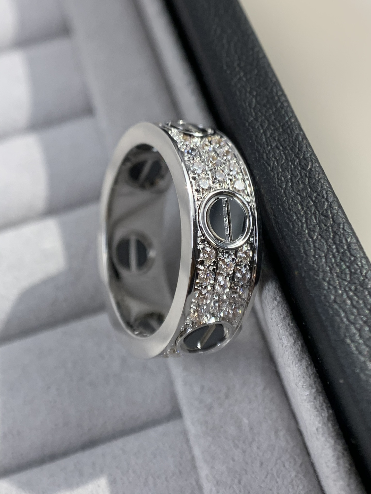 

Designer Ring Men's Vintage Black Nailed Diamond Wedding Ring Handinlaid Charm Jewelry Women Wear Anniversary Festival