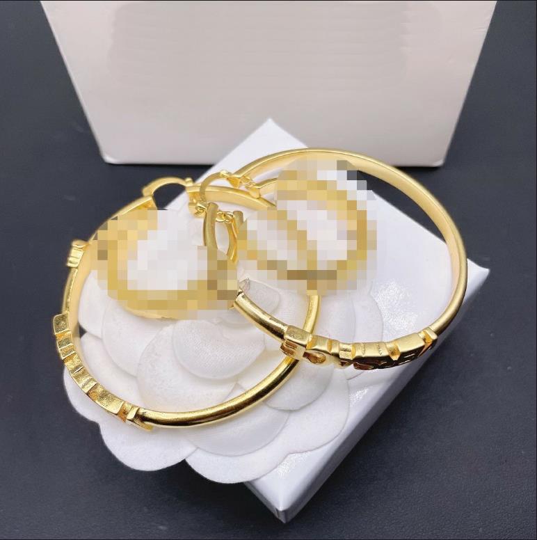 

Fashion new designed Hoop Big round earrings V letter ladies Earings Banshee Medusa portrait brass 18K gold plated women ear stud Designer Jewelry VS-0421