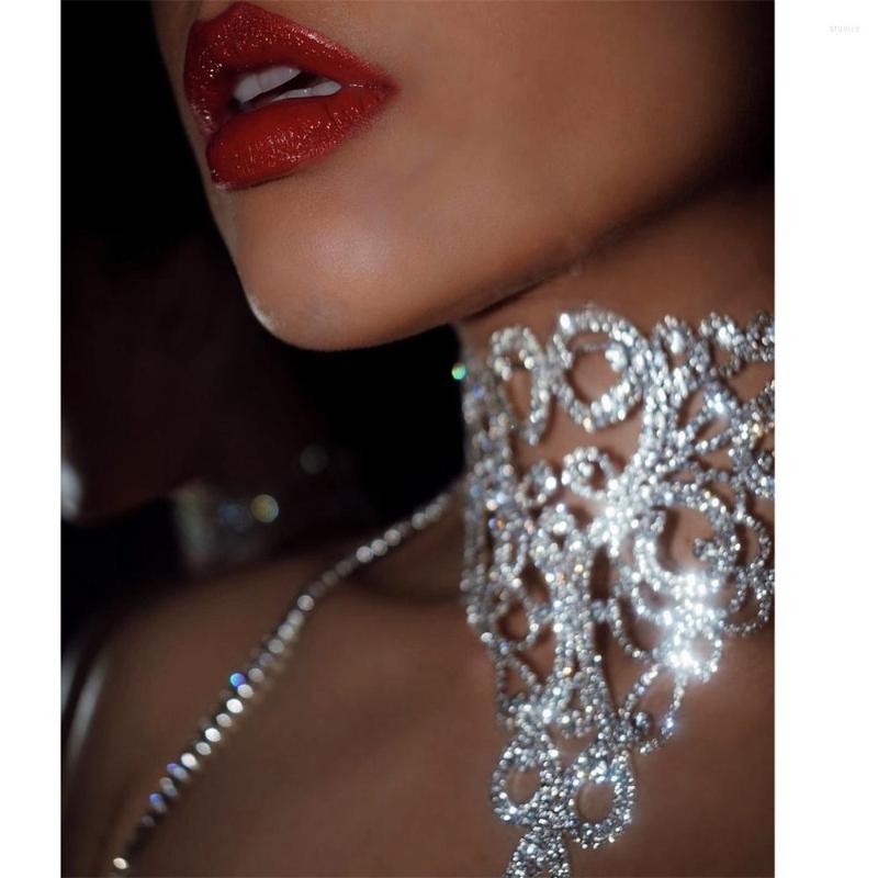 

Choker 2022 Luxury Rhinestone Flower Short Necklace Wedding Jewelry For Women Crystal Big Bib Collar Accessories