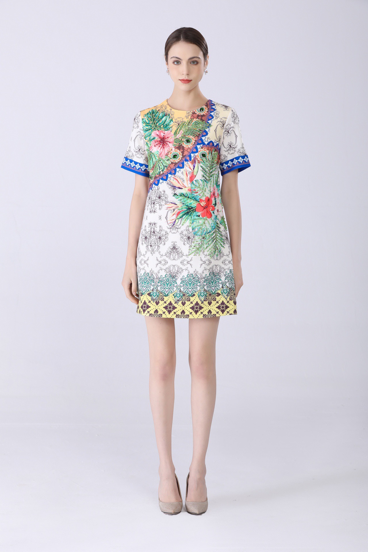 

Casual Dress A Swing Banana Leaf Print Hand Beaded Short Sleeve Size S M  XL, Contrast color