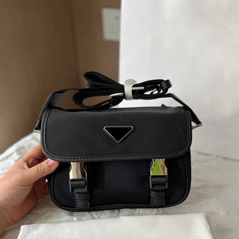 

Totes Prabag Woemns Designer Bag Triangle Logo Lightweight Messenger Bags Black Luxurys Handbag Designers Cross Body Shoulder Pouch Crossbody Purse 221101, Prad-1