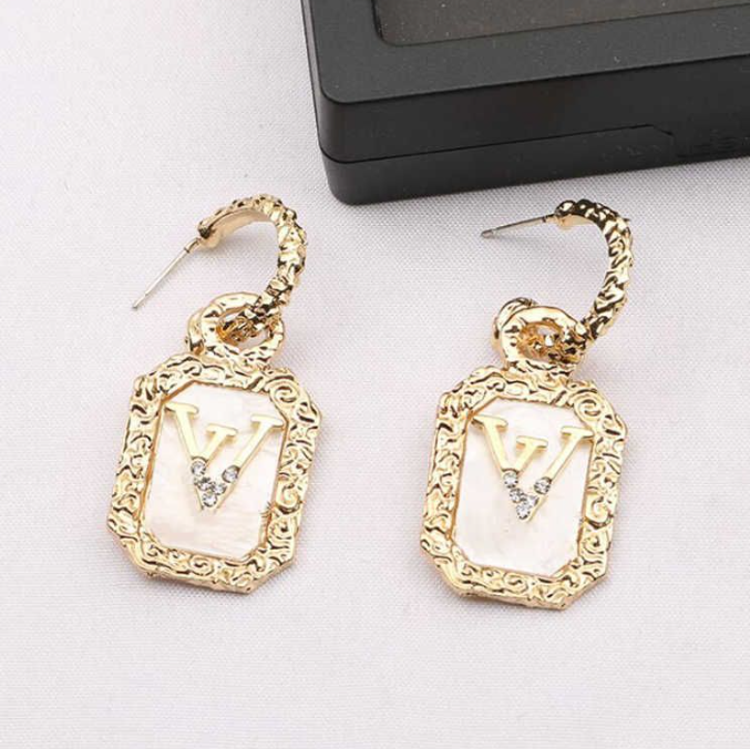 

European and American Women Crystal Earrings Ear Stud Women Designer Brand Letter Elegance Temperament Simple Ladies Wedding Party