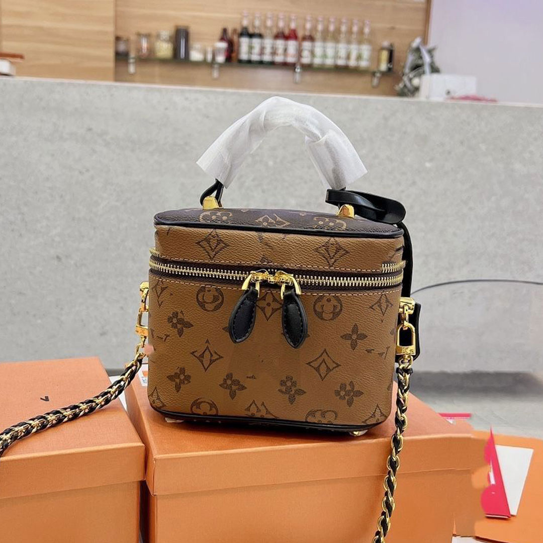 Designer cosmetic bags makeup bag Leather zipper cases with twist lock Handbags Flower crossbody toiletry bags 3color Makeup storage bag